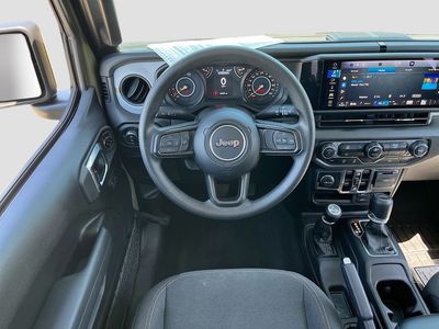 2025 Jeep Gladiator - Photo 21