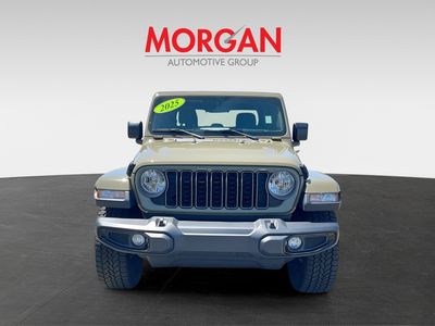 2025 Jeep Gladiator - Photo 2