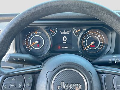 2025 Jeep Gladiator - Photo 12