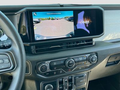 2025 Jeep Gladiator - Photo 13