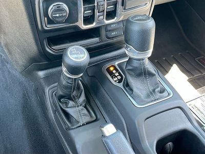 2025 Jeep Gladiator - Photo 16