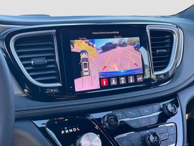 2024 Chrysler Pacifica Hybrid - Photo 14