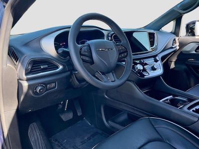 2024 Chrysler Pacifica Hybrid - Photo 9