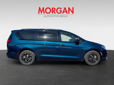 2024 Chrysler Pacifica Hybrid - Photo 8