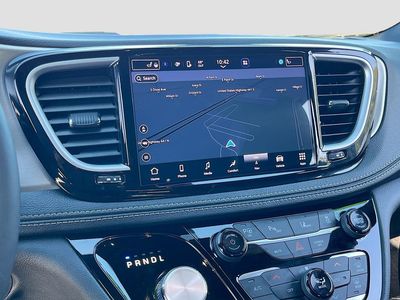 2024 Chrysler Pacifica Hybrid - Photo 13