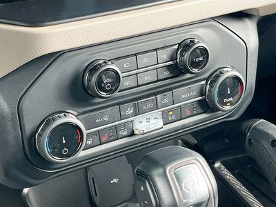 2022 Ford Bronco - Photo 16