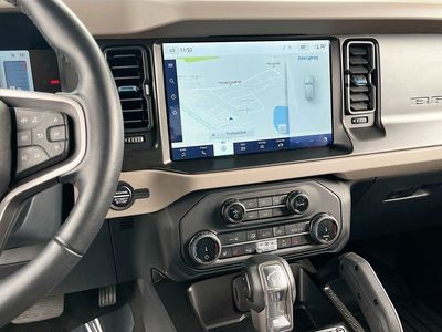 2022 Ford Bronco - Photo 15