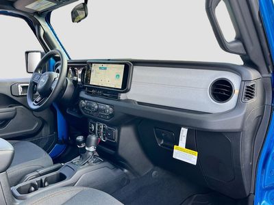 2026 Jeep Wrangler - Photo 25