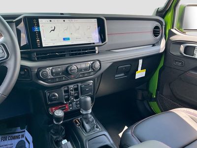 2026 Jeep Wrangler - Photo 24