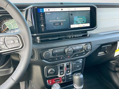 2026 Jeep Wrangler - Photo 14