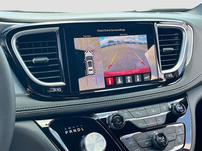 2026 Chrysler Pacifica - Photo 14