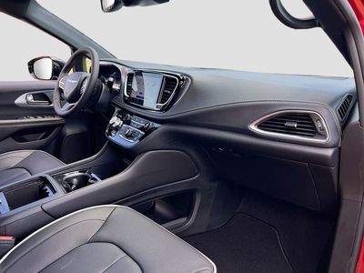 2026 Chrysler Pacifica - Photo 31