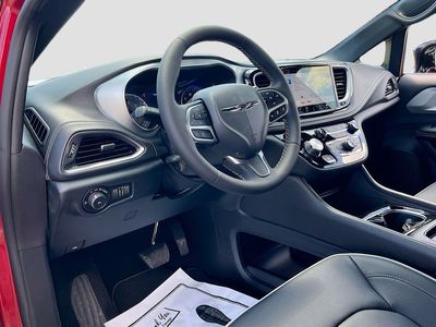 2026 Chrysler Pacifica - Photo 9