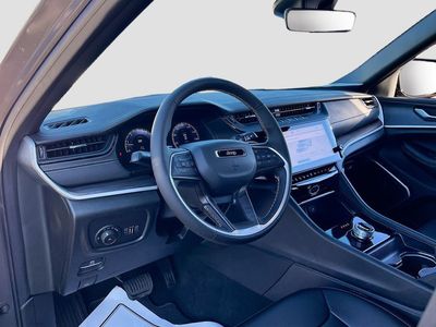2026 Jeep Grand Cherokee — photo 9 view