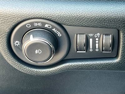 2026 Chrysler Pacifica — photo 10 view