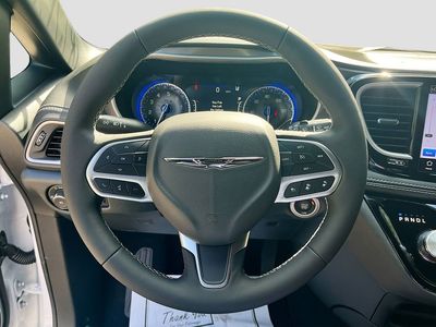 2026 Chrysler Pacifica — photo 11 view