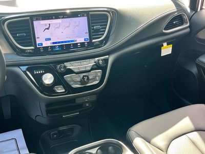 2026 Chrysler Pacifica — photo 23 view