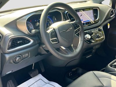 2026 Chrysler Pacifica — photo 9 view
