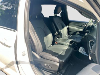 2026 Chrysler Pacifica — photo 30 view