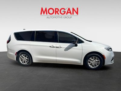2026 Chrysler Pacifica — photo 8 view