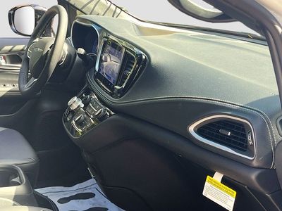 2026 Chrysler Pacifica — photo 31 view