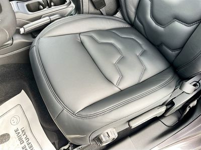 2025 Jeep Wrangler - Photo 18
