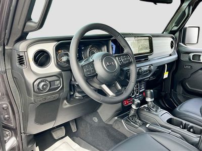2025 Jeep Wrangler - Photo 9