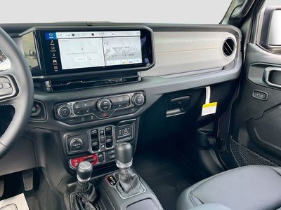 2025 Jeep Wrangler - Photo 22