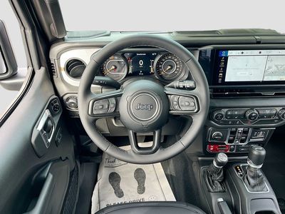 2025 Jeep Wrangler - Photo 21