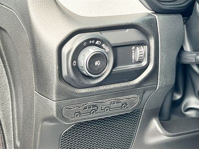 2025 Jeep Wrangler - Photo 10