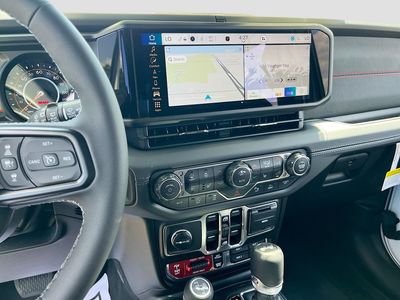 2026 Jeep Wrangler - Photo 15