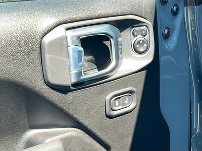 2026 Jeep Gladiator — photo 16 view