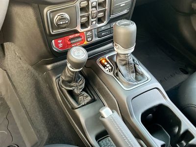 2026 Jeep Gladiator - Photo 17