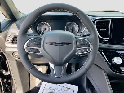 2026 Chrysler Pacifica - Photo 11