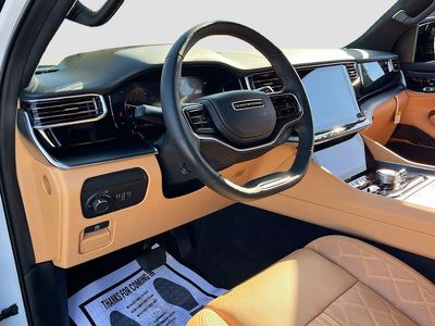 2026 Jeep Grand Wagoneer - Photo 9