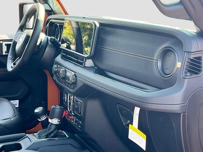 2025 Jeep Wrangler - Photo 27