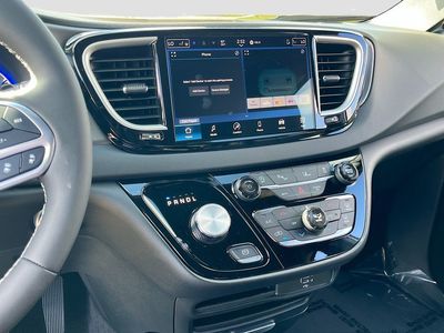 2026 Chrysler Voyager - Photo 14