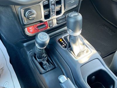 2025 Jeep Wrangler - Photo 17