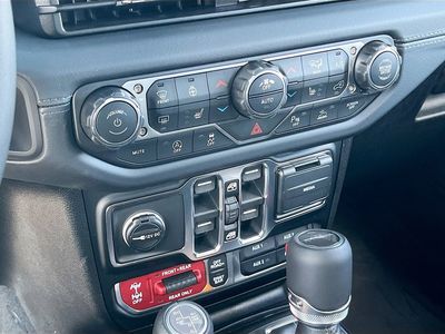 2026 Jeep Gladiator - Photo 16
