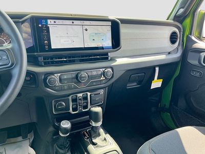 2025 Jeep Wrangler — photo 21 view