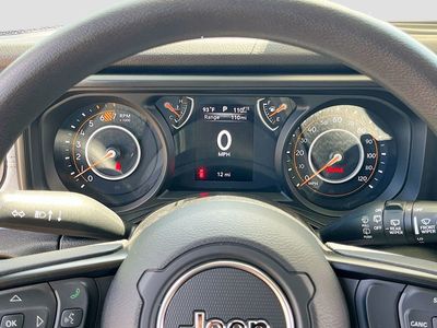 2025 Jeep Wrangler — photo 12 view
