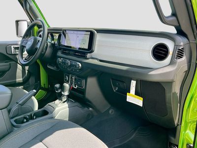 2025 Jeep Wrangler — photo 26 view