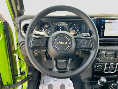 2025 Jeep Wrangler — photo 11 view