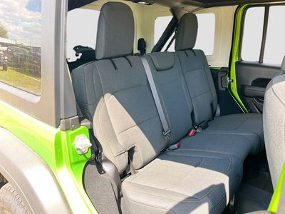 2025 Jeep Wrangler — photo 24 view