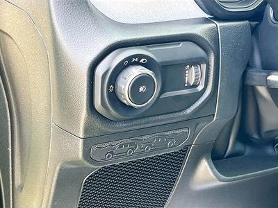 2025 Jeep Wrangler — photo 18 view