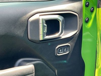2025 Jeep Wrangler — photo 17 view