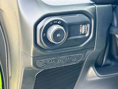 2025 Jeep Wrangler — photo 10 view