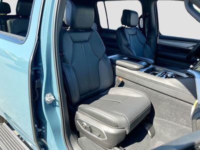 2026 Jeep Grand Wagoneer - Photo 31