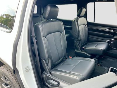 2026 Jeep Grand Wagoneer - Photo 29