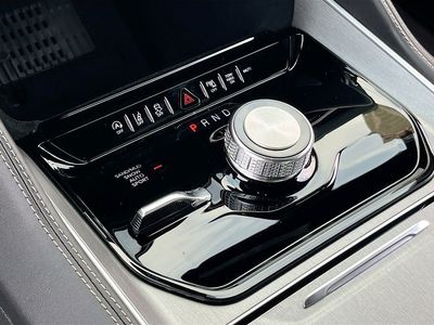 2026 Jeep Grand Wagoneer - Photo 17